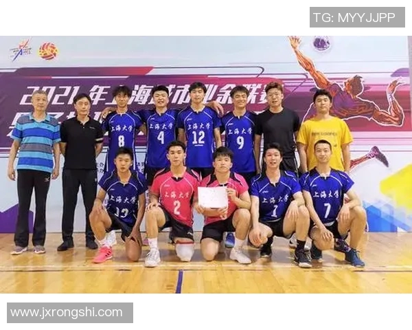 上海篮球队在城市联赛中以66分稳居积分榜首位展现强劲实力