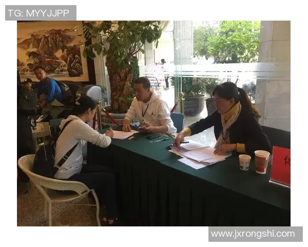 全智贤与足球明星亲密合影展现明星风采与运动魅力的完美结合