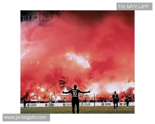 内马尔足球场上的帅气瞬间集锦，展现超凡魅力与技巧的精彩视频