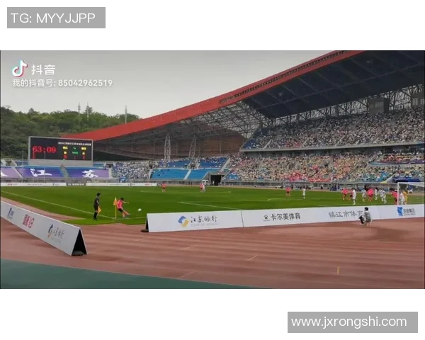 足球明星倾心镇江女孩的浪漫故事与甜蜜邂逅 足球明星倾心镇江女孩的浪漫故事与甜蜜邂逅