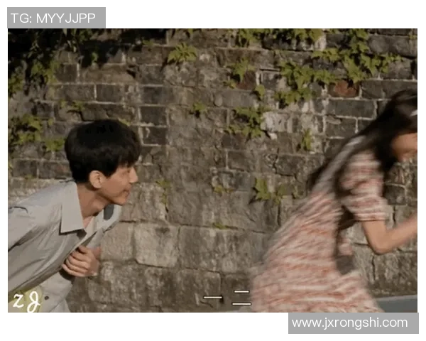 足球明星的职业生涯:从青涩少年到世界顶级球员的奋斗历程与荣耀时刻 足球明星的职业生涯:从青涩少年到世界顶级球员的奋斗历程与荣耀时刻