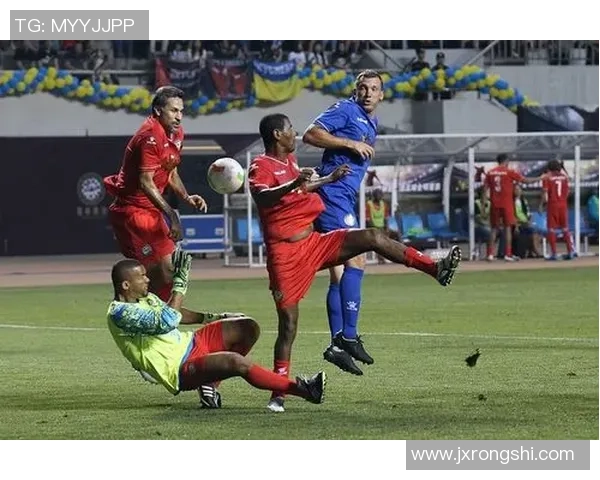 高清足球明星照片欣赏尽享球场风采与激情瞬间